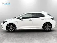Used Toyota Corolla Design 122 HP (89 kW) 2021 Pure white Hatchback