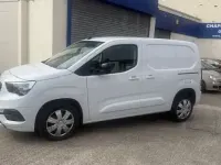 Usado Vauxhall Combo 100 CV (73 kW) 2023 Blanco Monovolumen