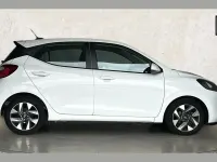 Used Hyundai i10 Advanced 62 HP (45 kW) 2024 White Hatchback