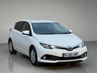 Used Toyota Auris Business Edition 116 HP (85 kW) 2015 White Hatchback