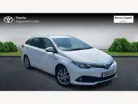 Used Toyota Auris Hybrid 2018 White Estate