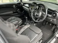Begagnad Mini Cooper Hatch 2014 Svart Halvkombi