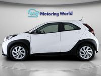 Used Toyota Aygo X PURE 71 HP (52 kW) 2022 White SUV
