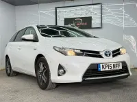 Used Toyota Auris Hybrid 2015 White Estate