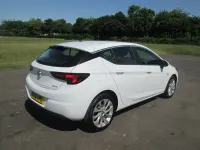 Used Vauxhall Astra S 105 HP (77 kW) 2016 White Hatchback