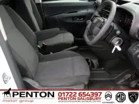 Second-hand Vauxhall Combo S 100 CP (73 kW) 2024 Alb Monovolum