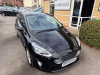 Usado Ford Fiesta Zetec 70 HP (51 kW) 2018 Preto Citadino