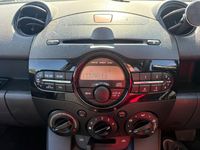 Usado Mazda 2 102 HP (75 kW) 2013 Prateado Citadino