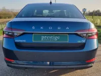 Usado Skoda Superb SE L 218 CV (160 kW) 2021 Azul Utilitario