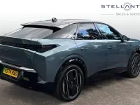 Używany Peugeot e-3008 GT 152 kW (207 KM) 2024 Niebieski SUV