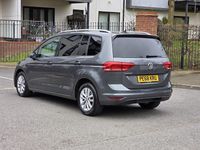 Begagnad VW Touran SE 110 HK (80 kW) 2018 Grå Minibuss