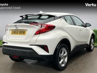 Used Toyota C-HR 116 HP (85 kW) 2019 White SUV