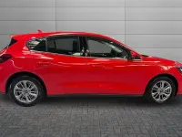 Gebraucht Ford Focus Titanium 125 PS (91 kW) 2023 Rot Kleinwagen