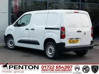 Second-hand Vauxhall Combo S 100 CP (73 kW) 2024 Alb Monovolum