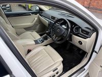 Used Skoda Superb LAURIN & KLEMENT 190 HP (139 kW) 2017 White Estate