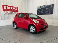 Used Toyota iQ 68 HP (50 kW) 2009 Red Hatchback