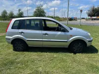 Used Ford Fusion 100 HP (73 kW) 2004 Silver Hatchback