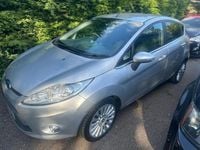 Begagnad Ford Fiesta Titanium 96 HK (70 kW) 2009 Silver Halvkombi