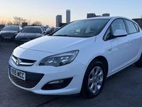 Used Vauxhall Astra Design Edition 2015 White Hatchback