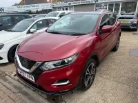 Used Nissan Qashqai N-Connecta 115 HP (84 kW) 2017 Red SUV
