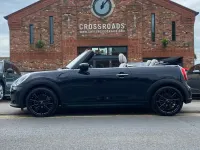 Begagnad Mini Cooper Cabriolet Exclusive 2023 Svart Cab