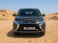 Używany Mitsubishi Outlander P-HEV 200 KM (147 kW) 2016 Brązowy SUV