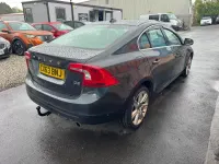 Usado Volvo S60 SE Lux 215 CV (158 kW) 2013 Gris Berlina