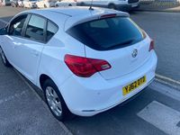 Used Vauxhall Astra 95 HP (69 kW) 2013 White Hatchback