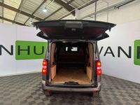 Begagnad Peugeot Expert Premium 2024 Grå Van