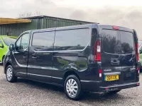 Second-hand Vauxhall Vivaro Sportive 120 CP (88 kW) 2015 Negru Monovolum