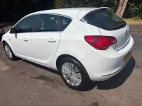 Used Vauxhall Astra Excite 2015 White Hatchback