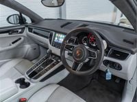 Used Porsche Macan Turbo 400 HP (294 kW) 2017 Black SUV