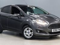 Usado Ford Fiesta Titanium 95 HP (69 kW) 2016 Cinzento Citadino
