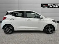 Used Hyundai i10 Premium 84 HP (61 kW) 2022 White Hatchback