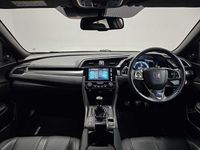 Begagnad Honda Civic EX 129 HK (94 kW) 2018 Röd Halvkombi