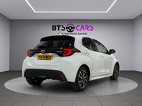 Used Toyota Yaris Hybrid Design 116 HP (85 kW) 2022 White Hatchback