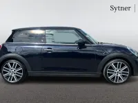Usado Mini Cooper Exclusive 134 CV (98 kW) 2023 Negro Utilitario