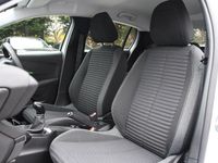 Used Peugeot 208 Active 74 HP (54 kW) 2023 White Hatchback