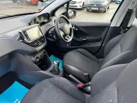Used Peugeot 208 Signature Sky 82 HP (60 kW) 2019 Blue Hatchback