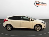 Used Ford Focus Zetec 125 HP (91 kW) 2014 White Hatchback