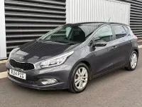 Begagnad Kia Ceed 2014 Silver Halvkombi
