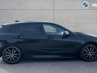 Begagnad BMW M135 Shadowline 302 HK (222 kW) 2022 Svart Halvkombi