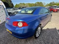 Usado VW Eos SE 140 HP (102 kW) 2010 Azul Cabrios