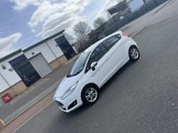 Begagnad Ford Fiesta Zetec 75 HK (55 kW) 2015 Vit Halvkombi