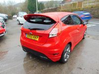 Used Ford Fiesta Zetec 140 HP (102 kW) 2015 Red Hatchback