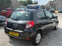 Used Renault Clio 75 HP (55 kW) 2011 Black Hatchback