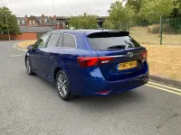 Used Toyota Avensis Business Edition 143 HP (105 kW) 2017 Blue Estate