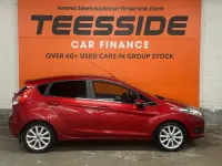 Used Ford Fiesta Titanium 100 HP (73 kW) 2016 Red Hatchback