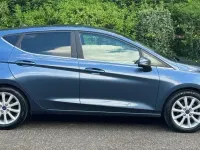 Usado Ford Fiesta Titanium 100 HP (73 kW) 2018 Azul Citadino