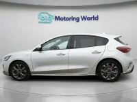 Begagnad Ford Focus ST-Line 125 HK (91 kW) 2024 Silver Halvkombi